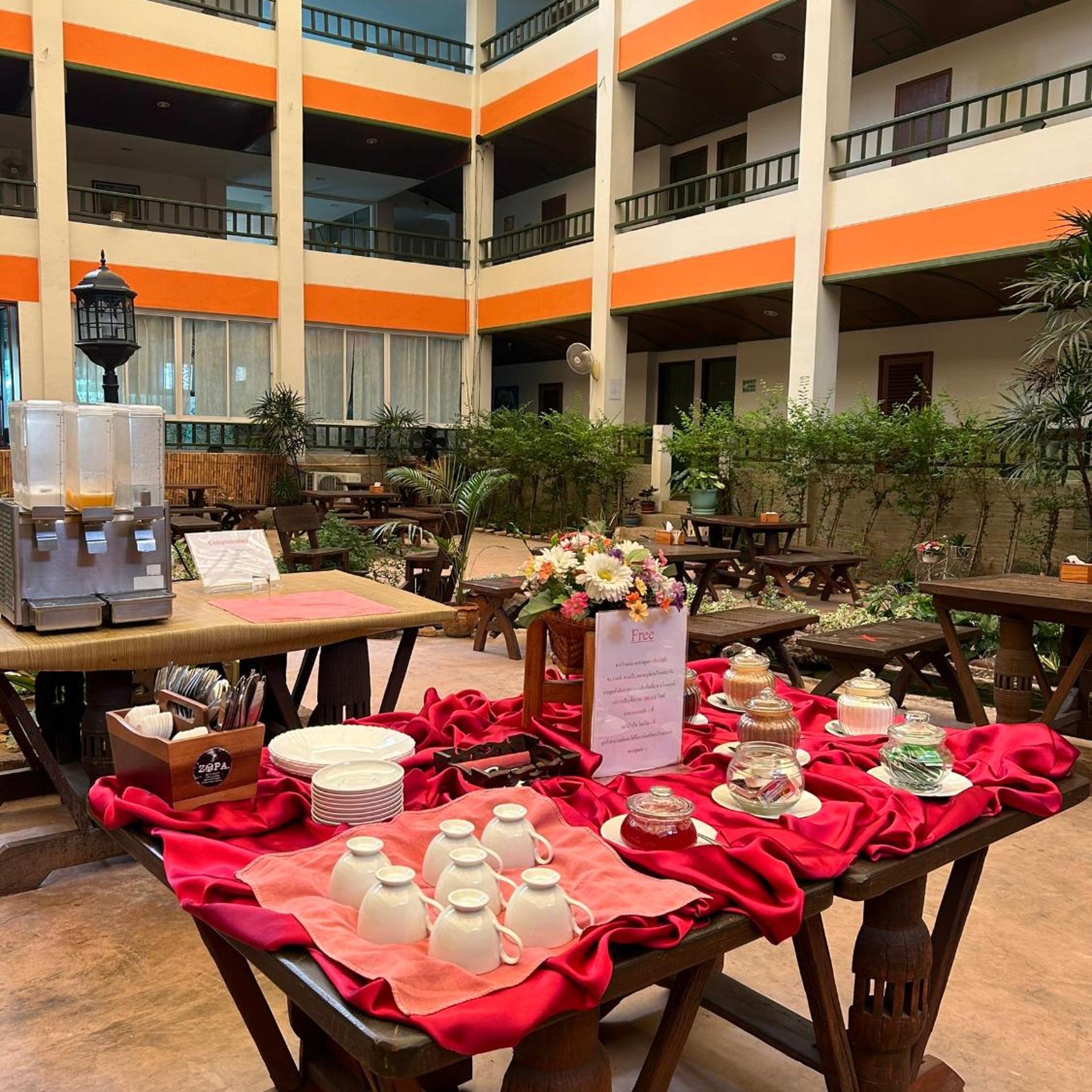 At Ayutthaya Hotel 15/17