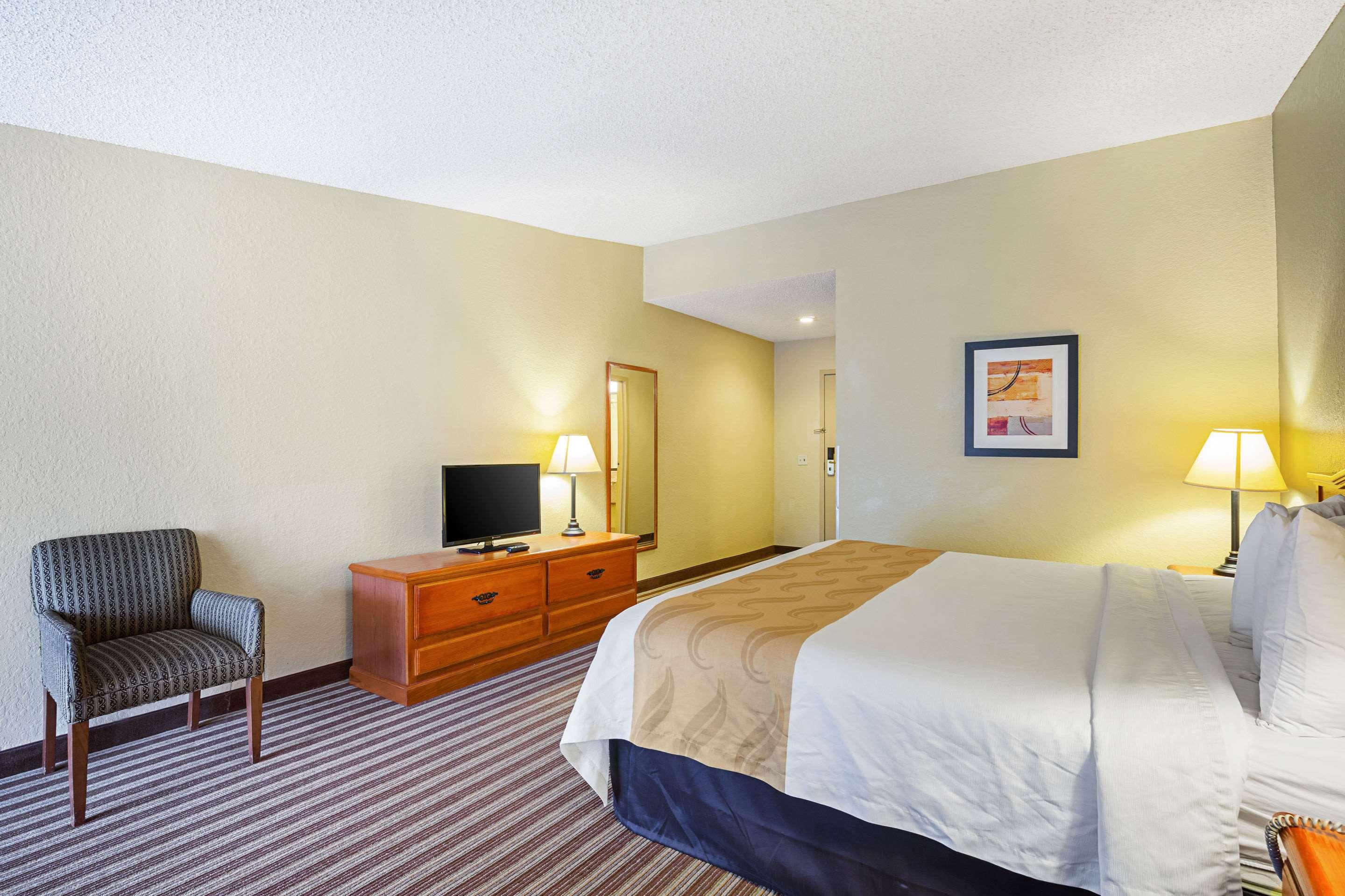 SUITE, KING BED