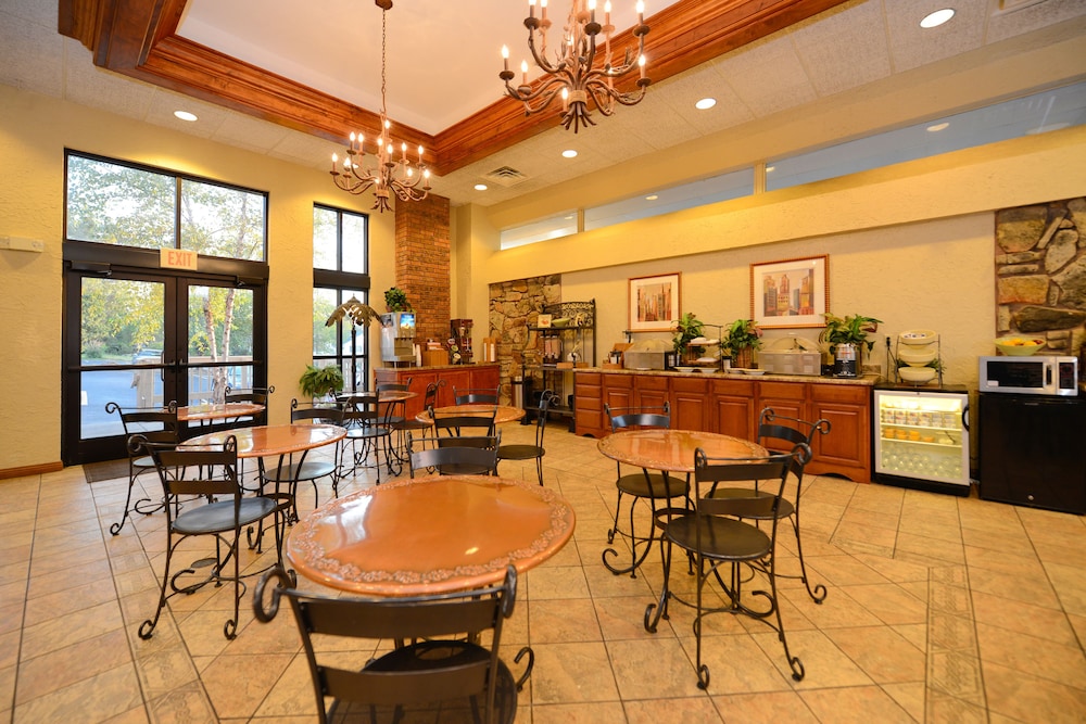 Best Western Plus Landing View Inn & Suites 41/51