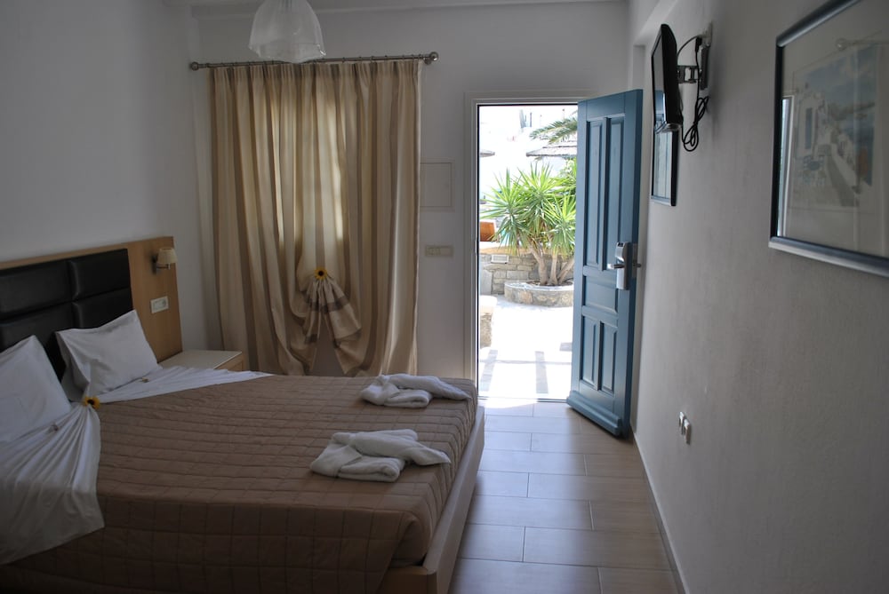 PETINAROS HOTEL 10/69