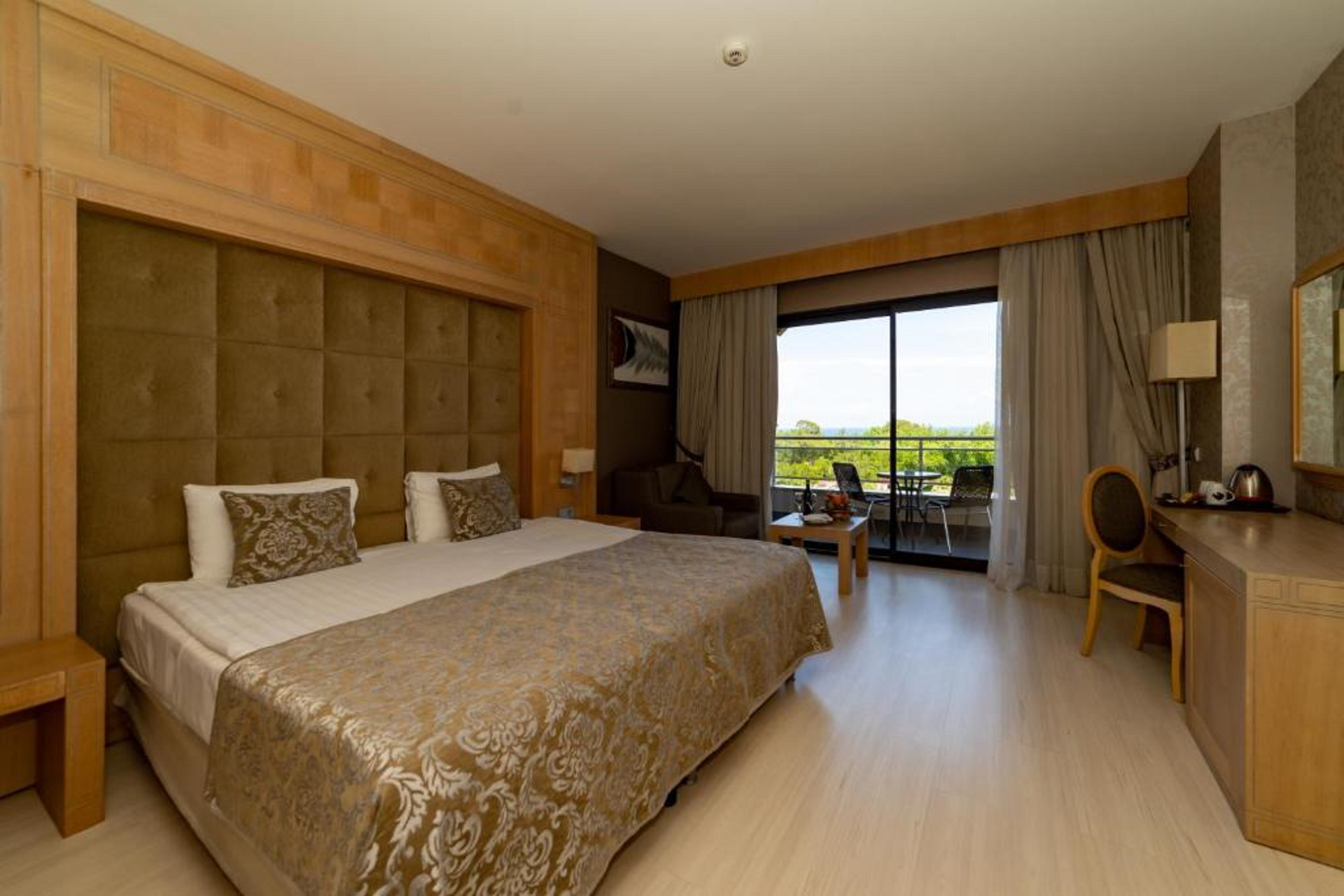 Superior, Double Bed, Land View