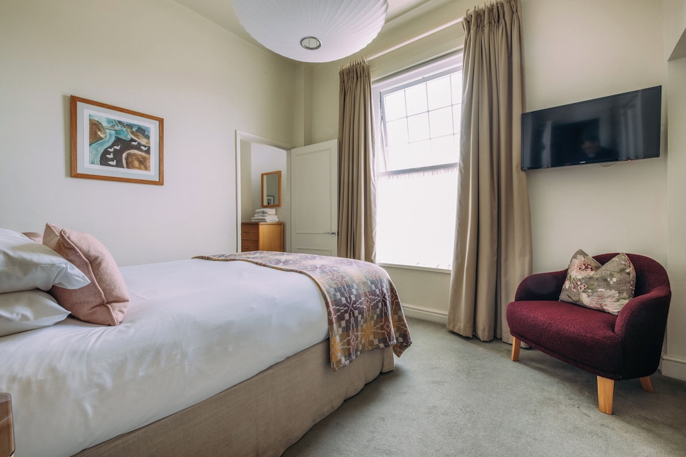 Deluxe, Double Bed, Inland View