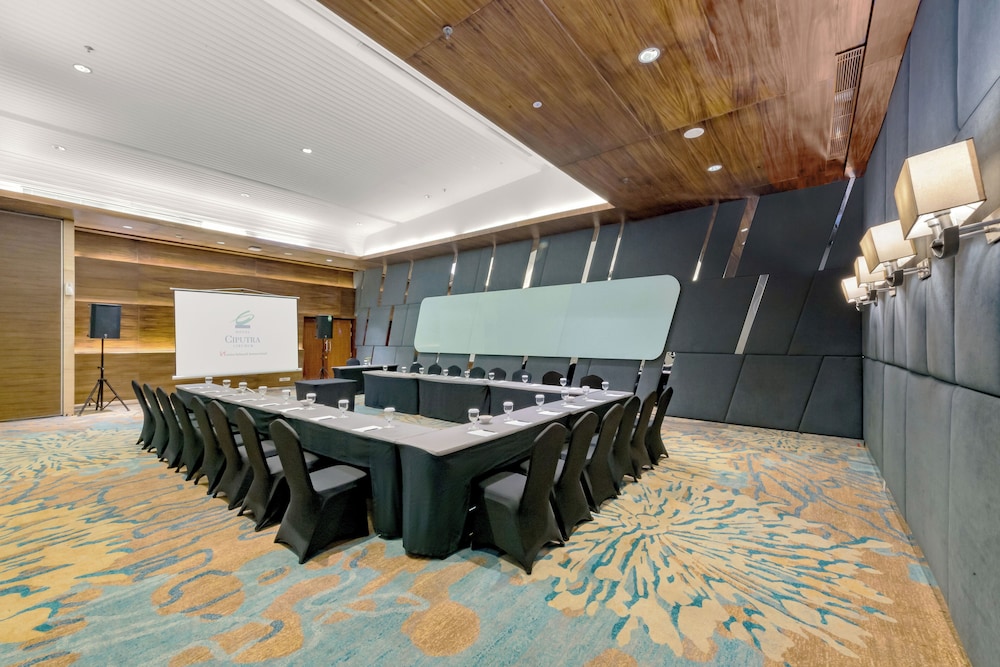 Hotel Ciputra Cibubur managed by Swiss-Belhotel International 66/75