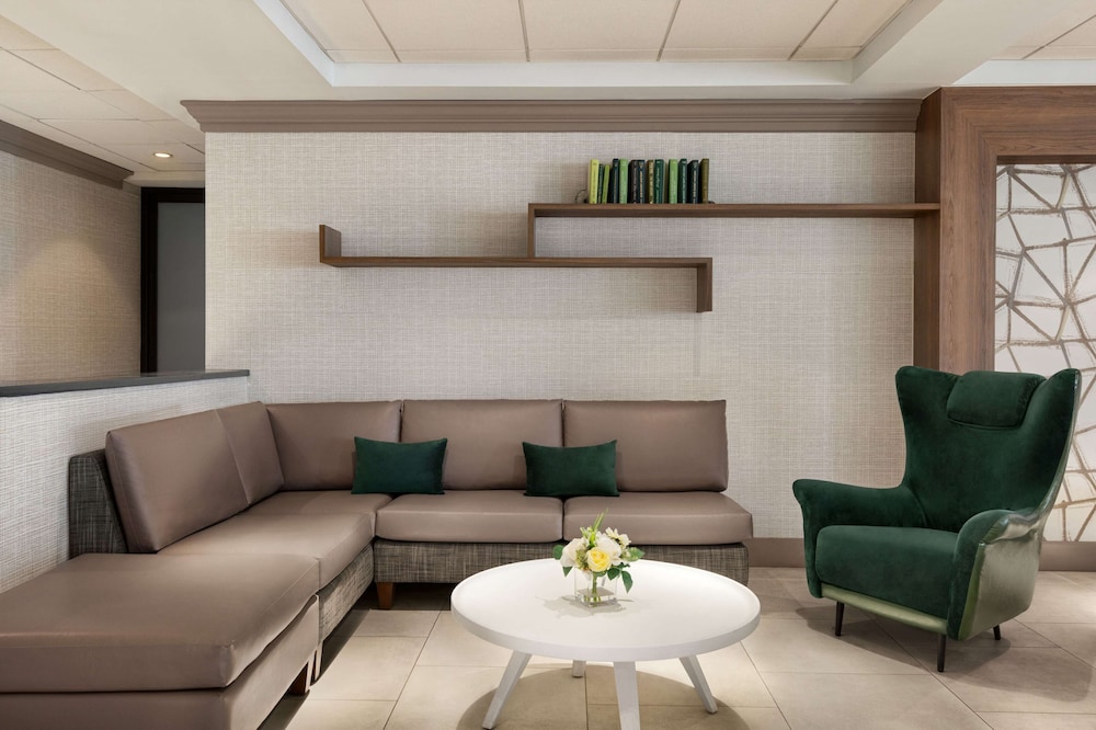 Garner Hotel Totowa by IHG 36/74
