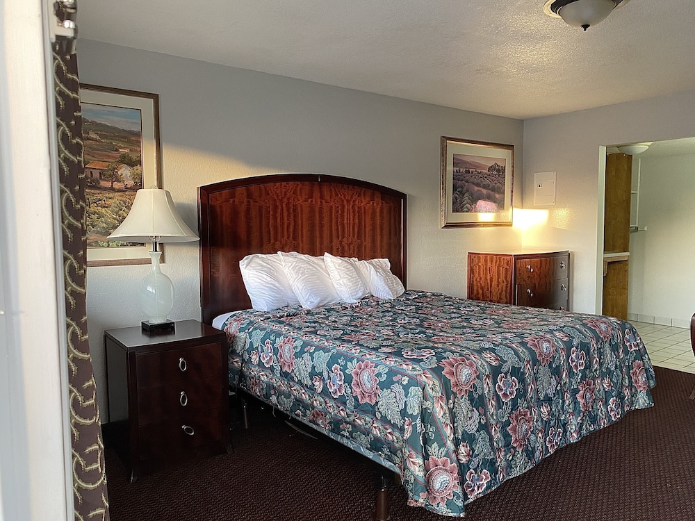 Travelodge by Wyndham Farmington Hwy 64 18/70