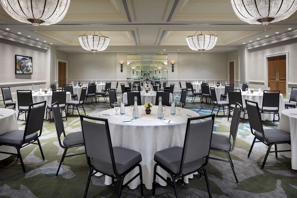 Fairmont Waterfront 64/72