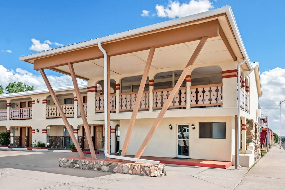 Travelodge by Wyndham Las Vegas NM 2/35