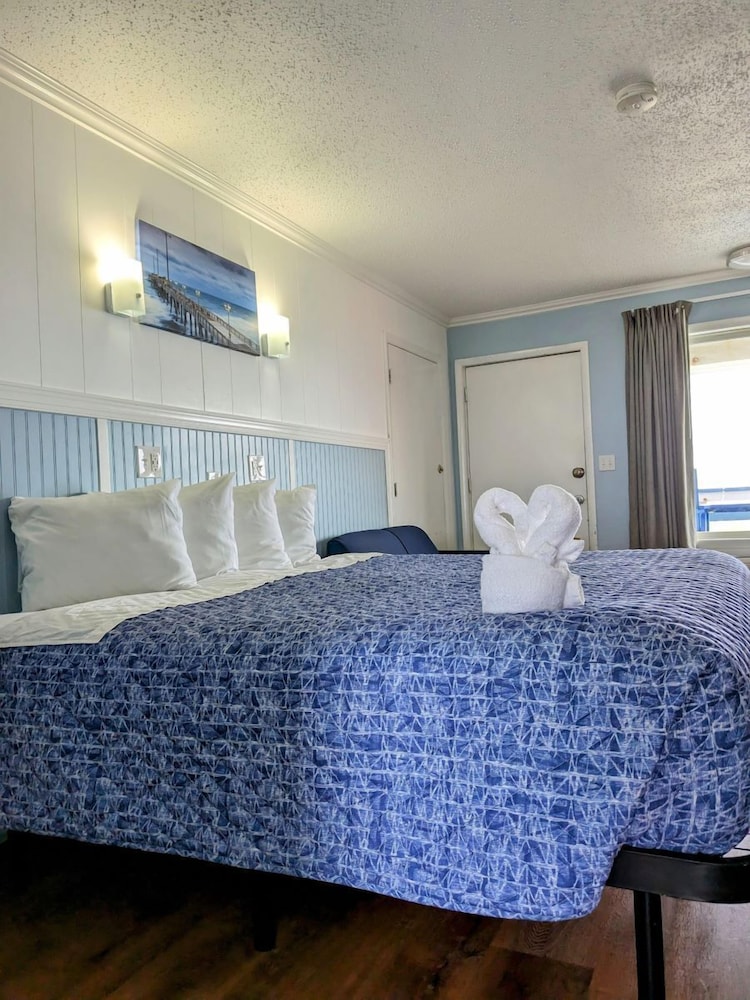 Basic, 2 Double Beds, Beach View, Ground Floor