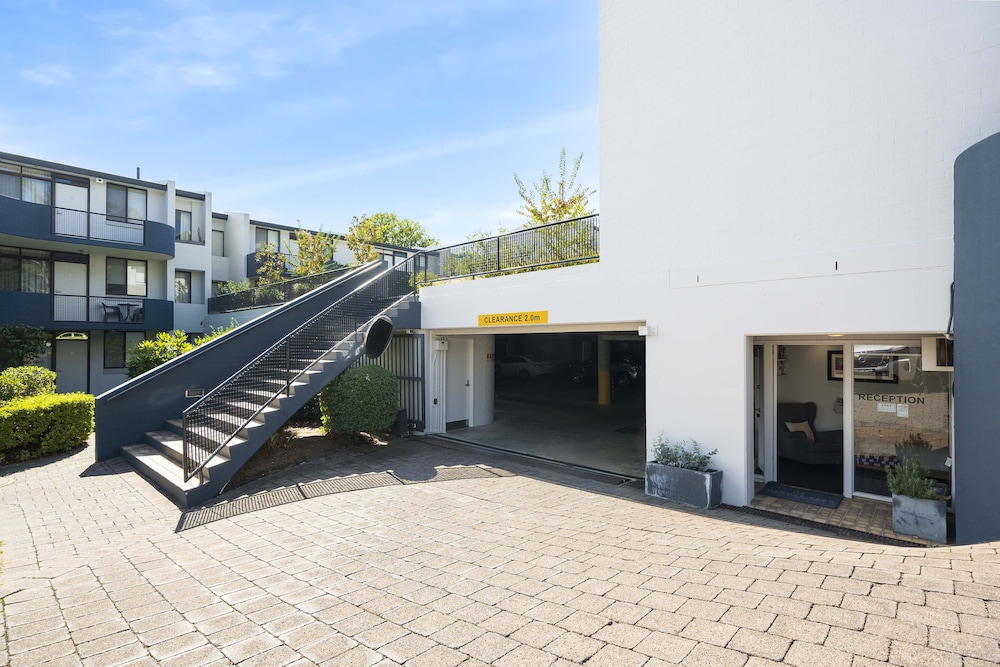 MANUKA PARK SERVICED APARTMENTS 48/58
