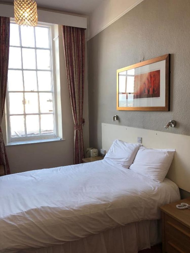 THE MANOR HOTEL 23/71