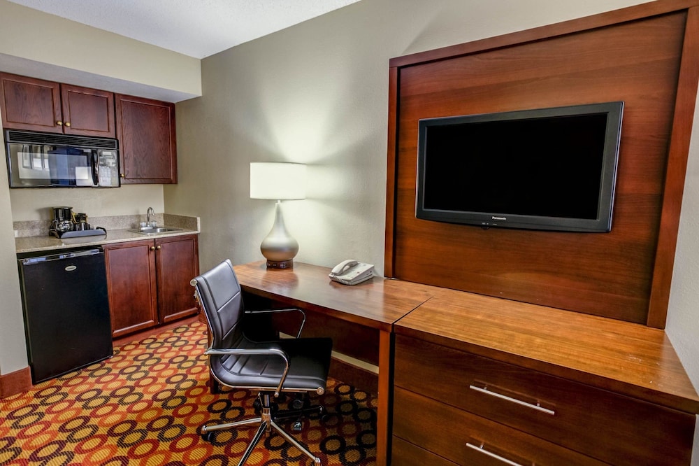 Concord Suites by IHG 32/32
