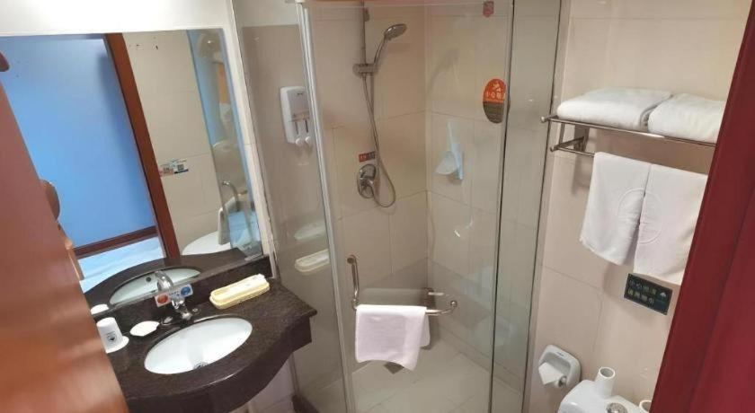 GreenTree Inn Chongqing Longhu Times Tianjie Xietaizi Subway Station Hotel 40/50