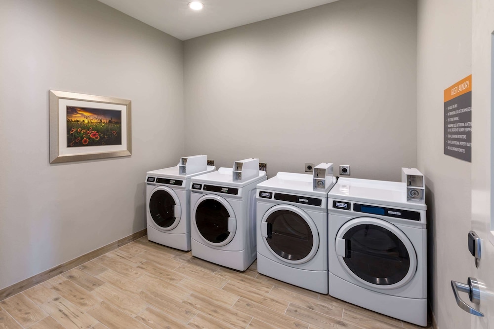 La Quinta Inn and Suites by Wyndham Round Rock East 20/43