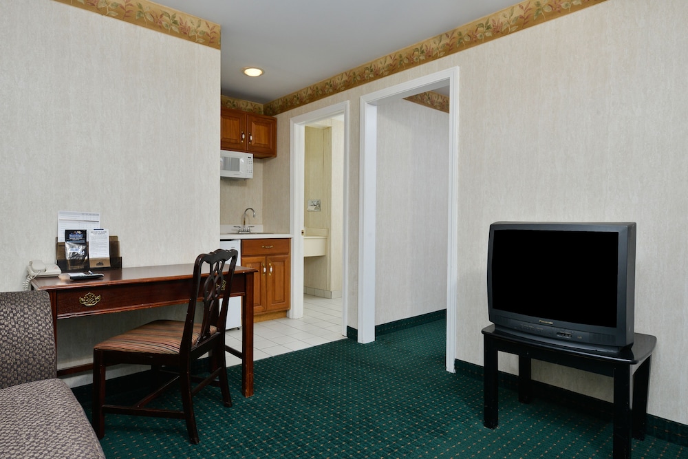 Travelodge by Wyndham Great Barrington Berkshires 41/43