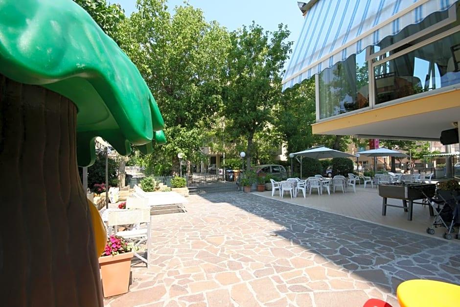 Sandra Hotel 25/29