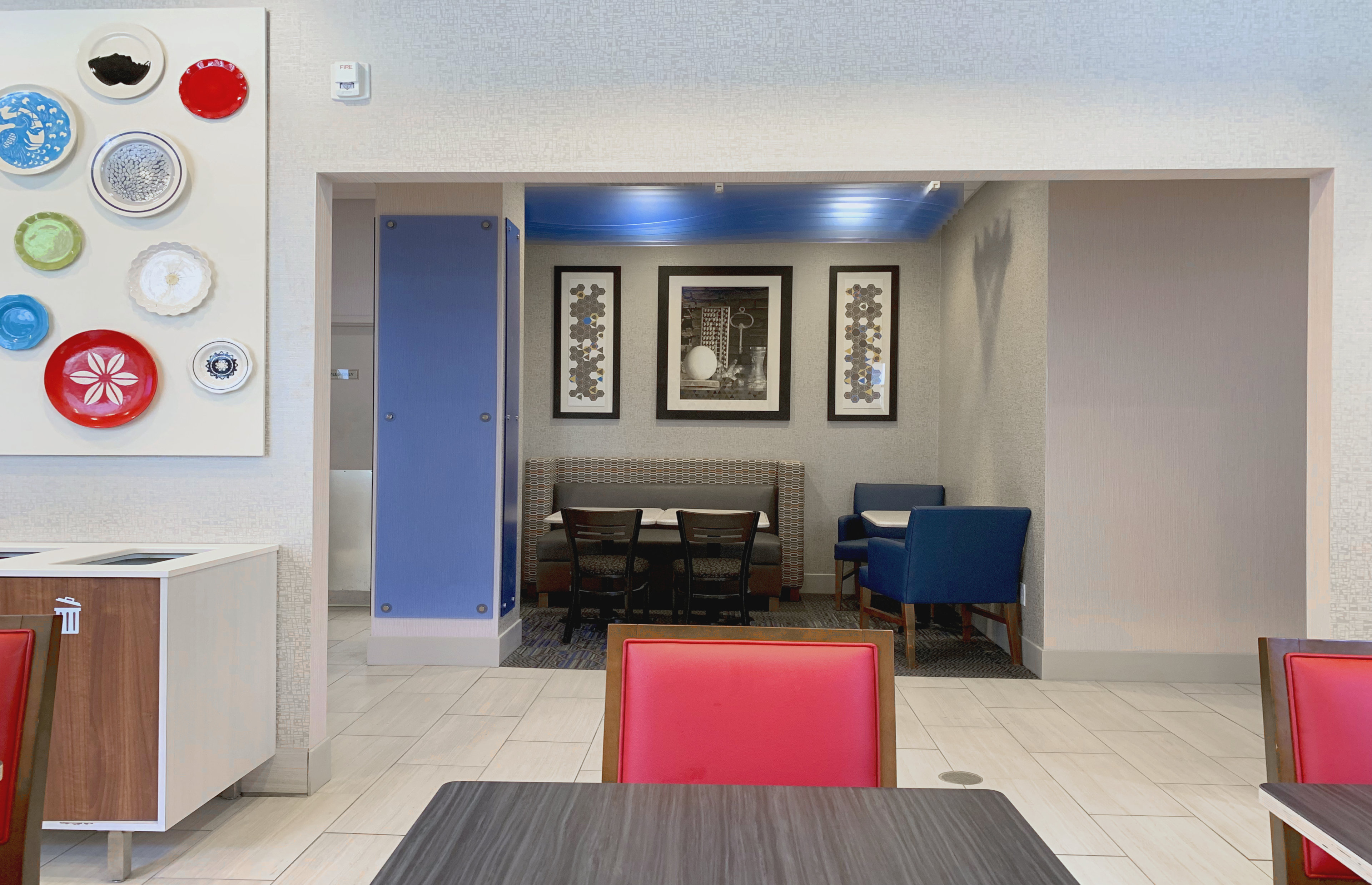 Holiday Inn Express Suites Minneapolis Downtown 13/57