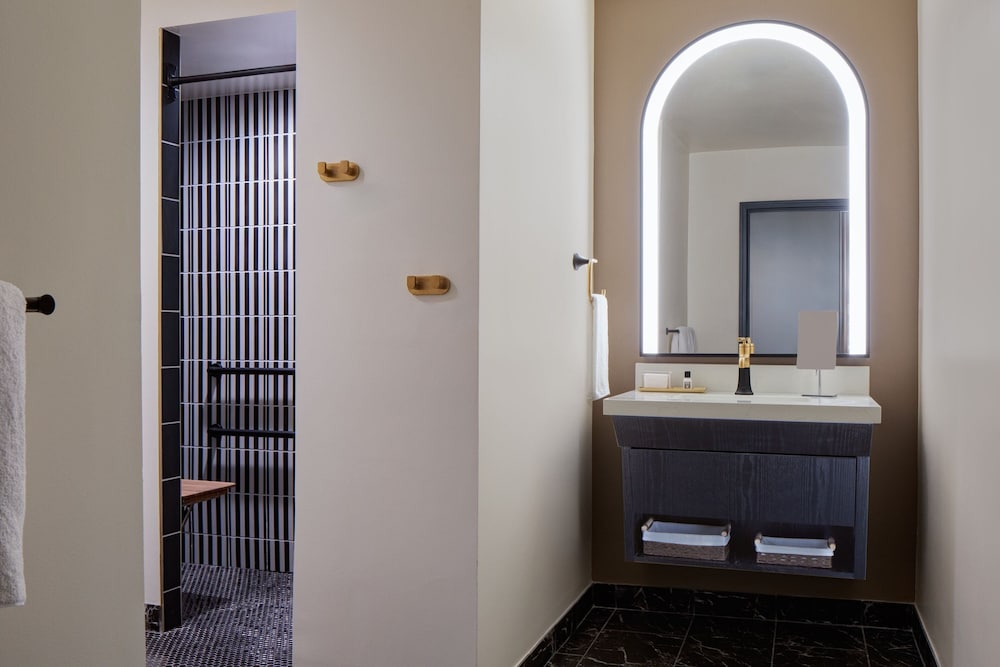 LaSalle Boutique Hotel 39/39