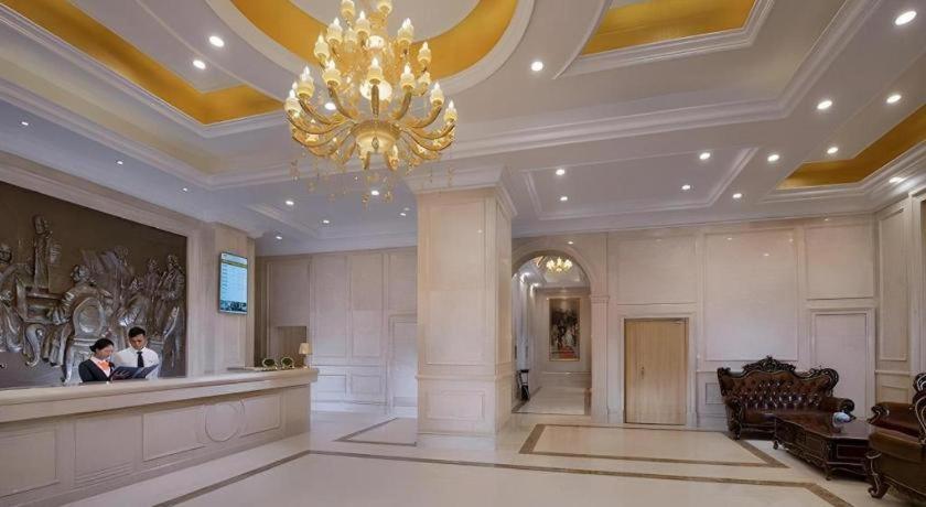 Vienna Hotel (North Square of Chengdu North Railway Station) 13/50
