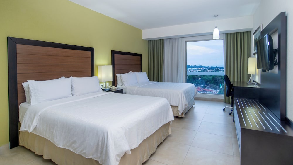 Standard, 2 Queen Beds, Accessible