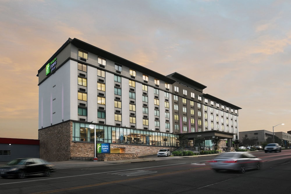 Holiday Inn Express & Suites Downtown Fort Worth in FORT WORTH - TX