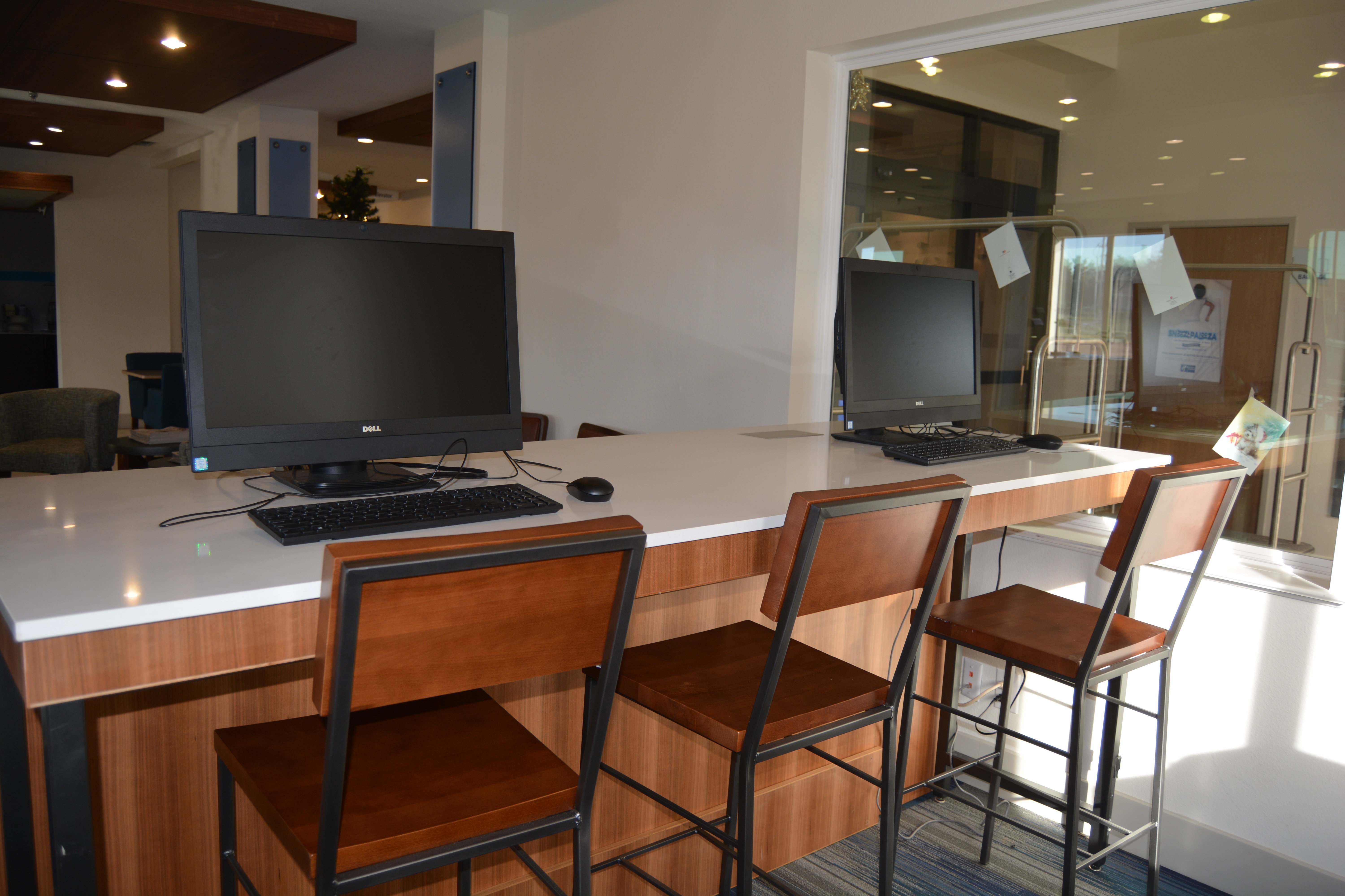 Holiday Inn Express And Suites 46/50
