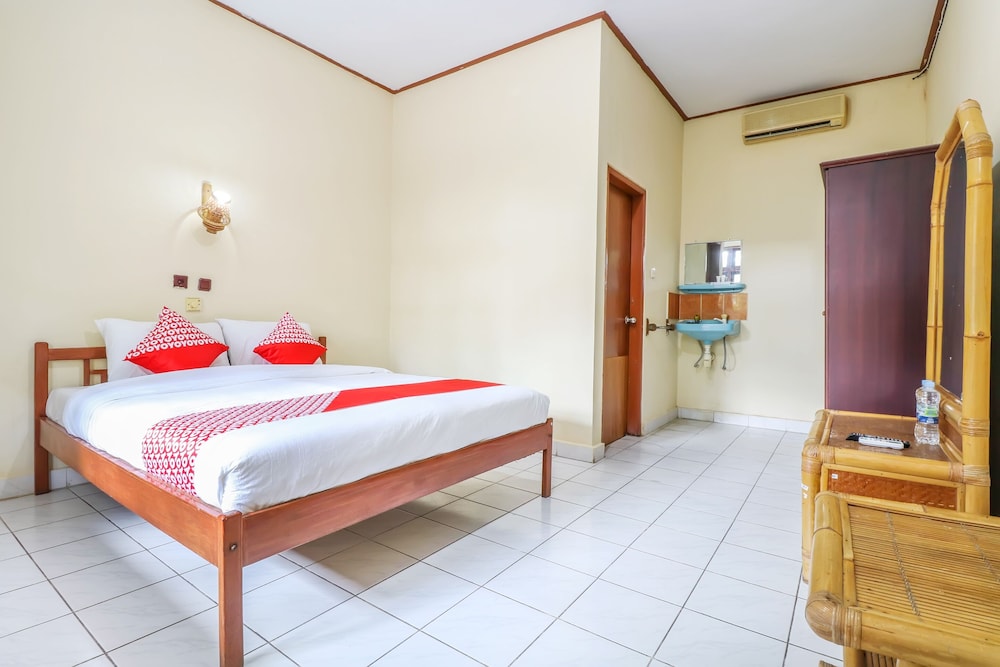 Super OYO 1654 Maha Bharata Kuta Inn 12/31