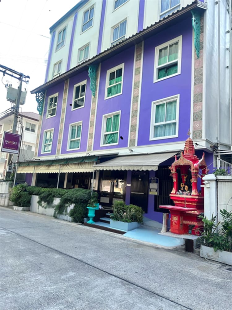 Sawasdee Hotel At Sukhumvit Soi 8 in BANGKOK