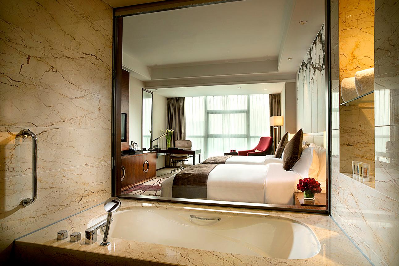 Room, Twin Beds, Lake View