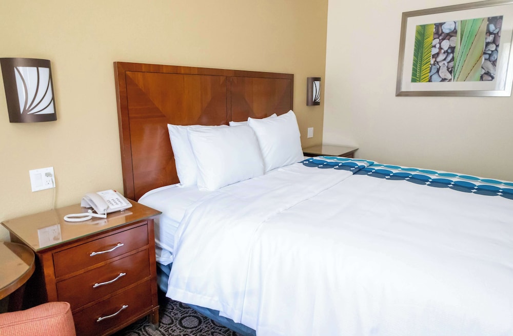 Days Inn by Wyndham College Park Atlanta Airport South 34/59
