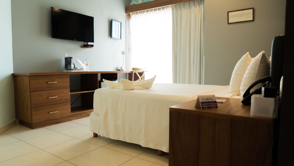 Hotel & Suites Clipperton 12/66