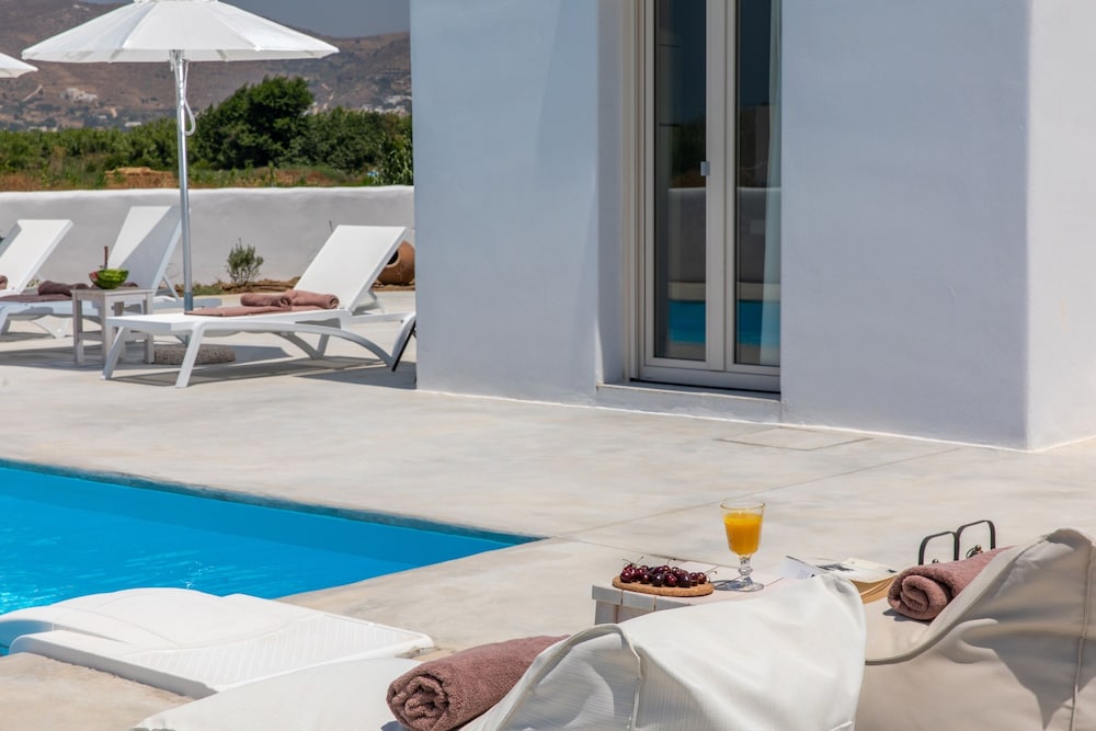 Naxian Lounge Villas 24/50