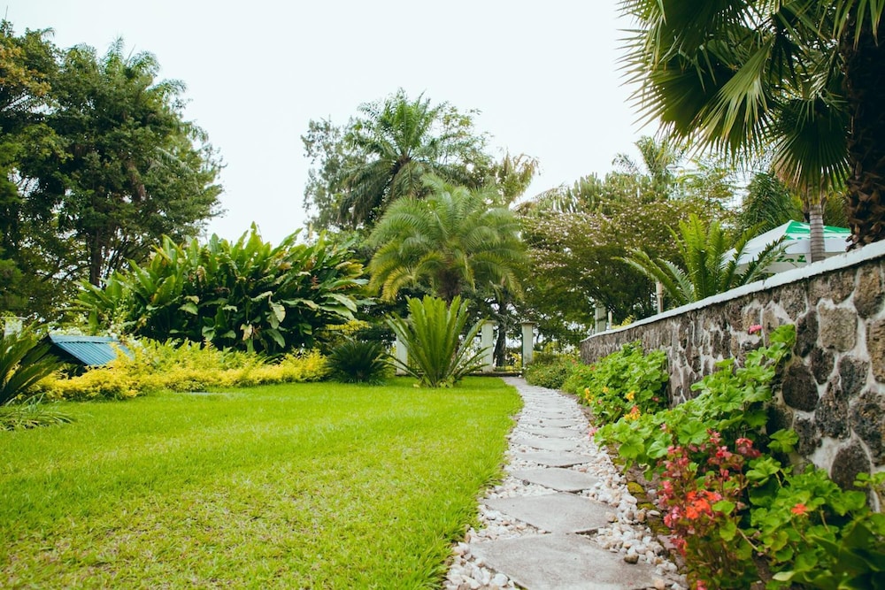GORILLAS LAKE KIVU HOTEL 34/49