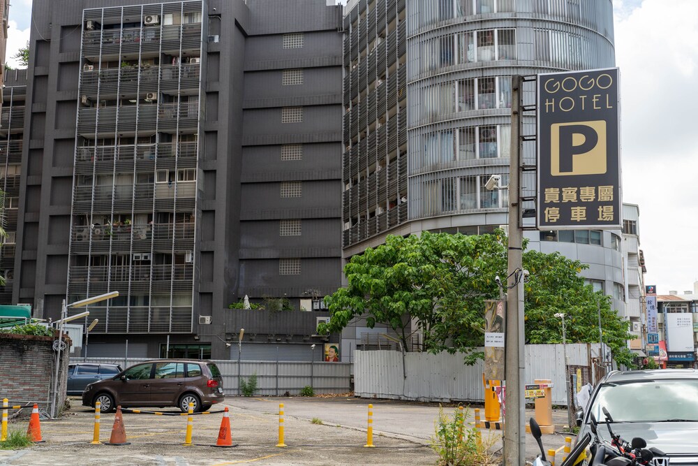 Gogo Hotel 53/56