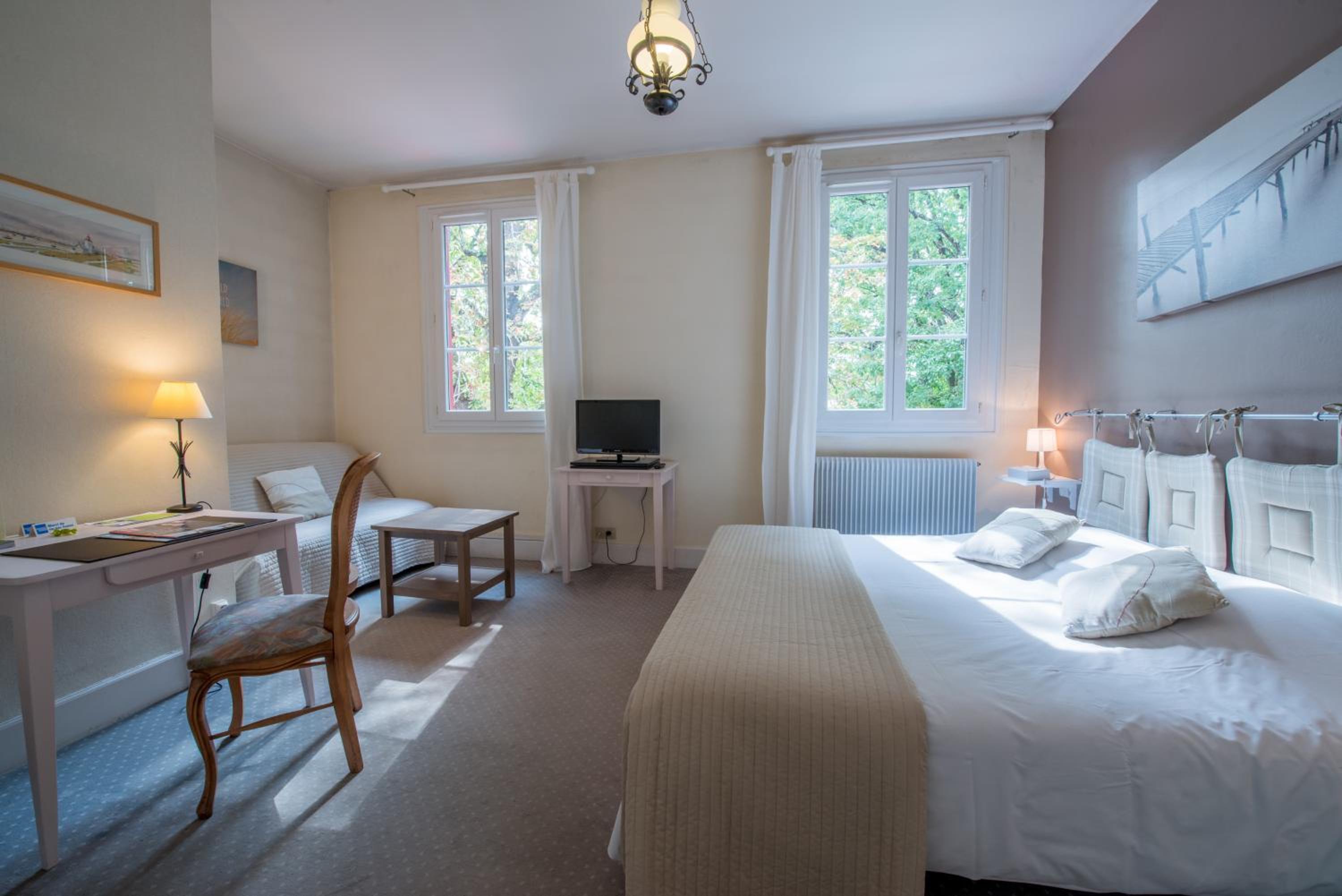 HOTEL AU COLOMBIER DU TOURON 8/23