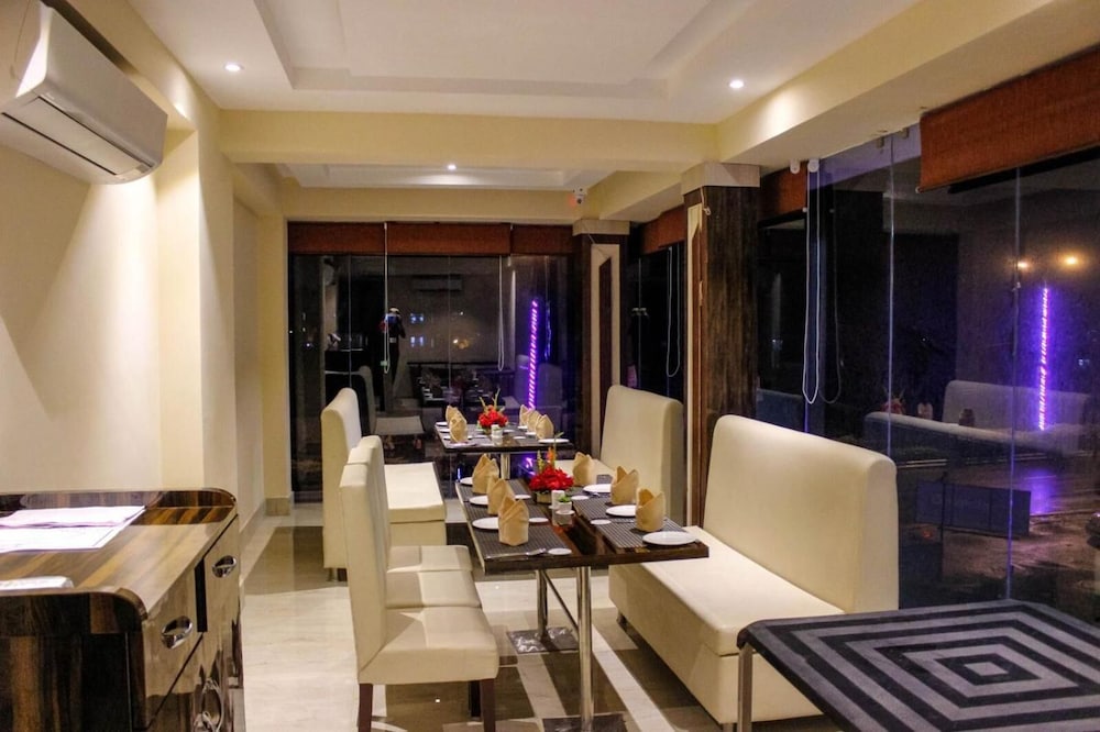 Regenta Inn Larica Ct 57/68