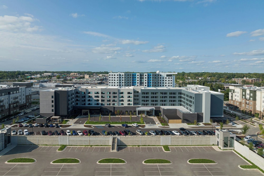 AC Hotel by Marriott Lansing University Area 3/49