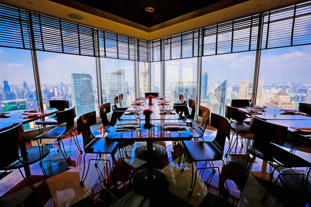 GRAND HYATT SHANGHAI 49/69
