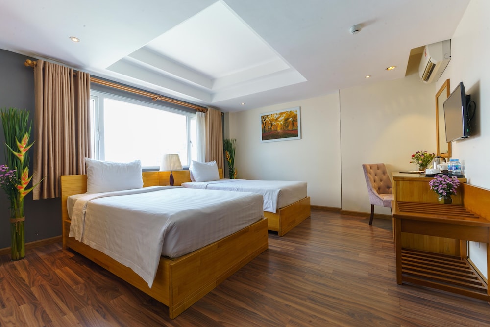Roseland Corp Hotel 15/42