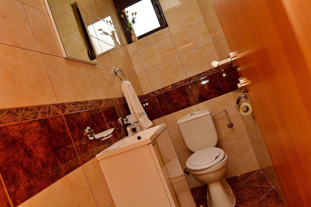 Cattaroom Apartments 23/76
