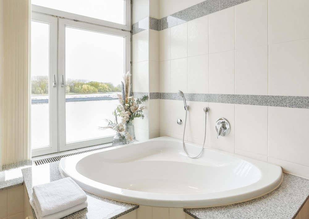 Hotel Am Rhein Wesseling 5/64