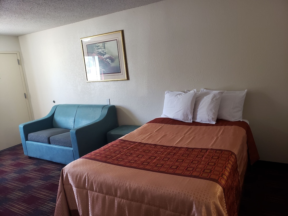 Americas Best Value Inn & Suites Harrisonville 15/33