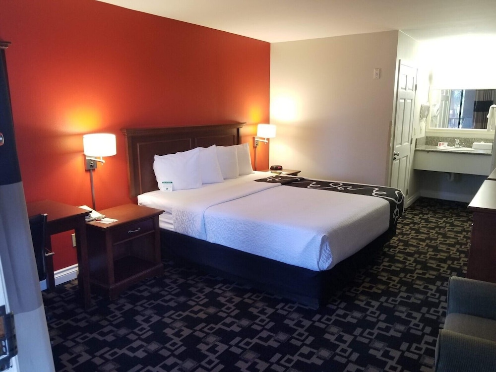 Ramada By Wyndham Oceanside 7/30