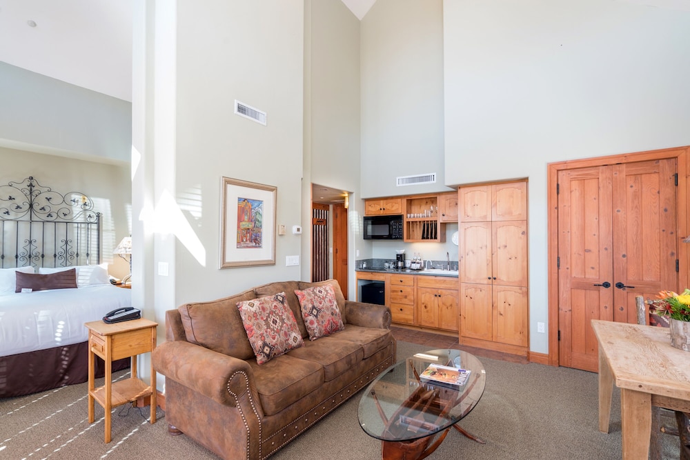 Inn at Lost Creek 37/59