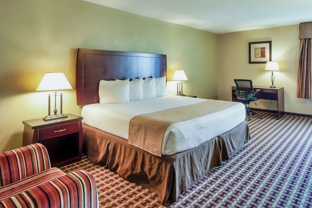 Days Inn & Suites by Wyndham Johnson City 20/36