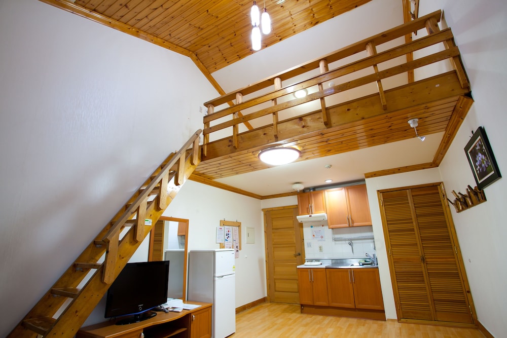 White Cabin 23/60