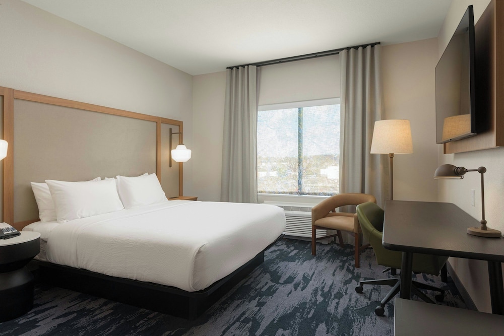 Fairfield By Marriott Inn & Suites Cincinnati Oakley 6/25
