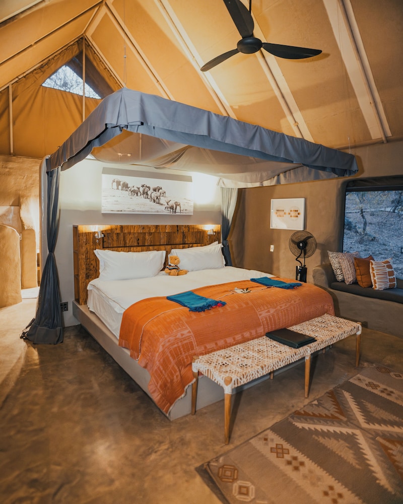LUXURY, TENT