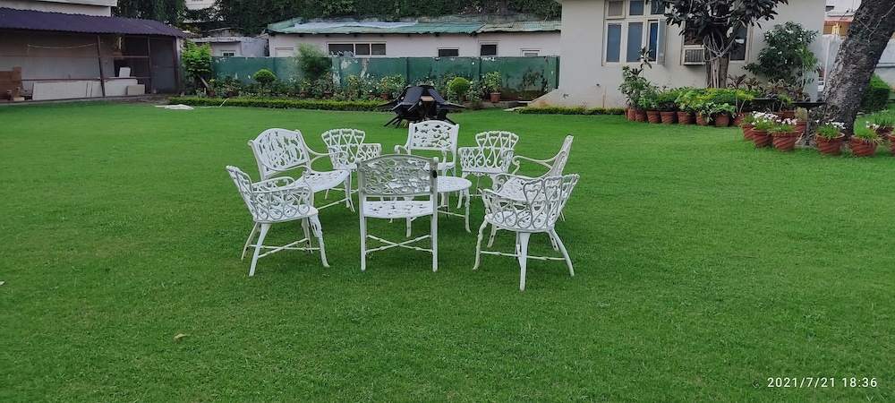 Hotel Ambica 35/40