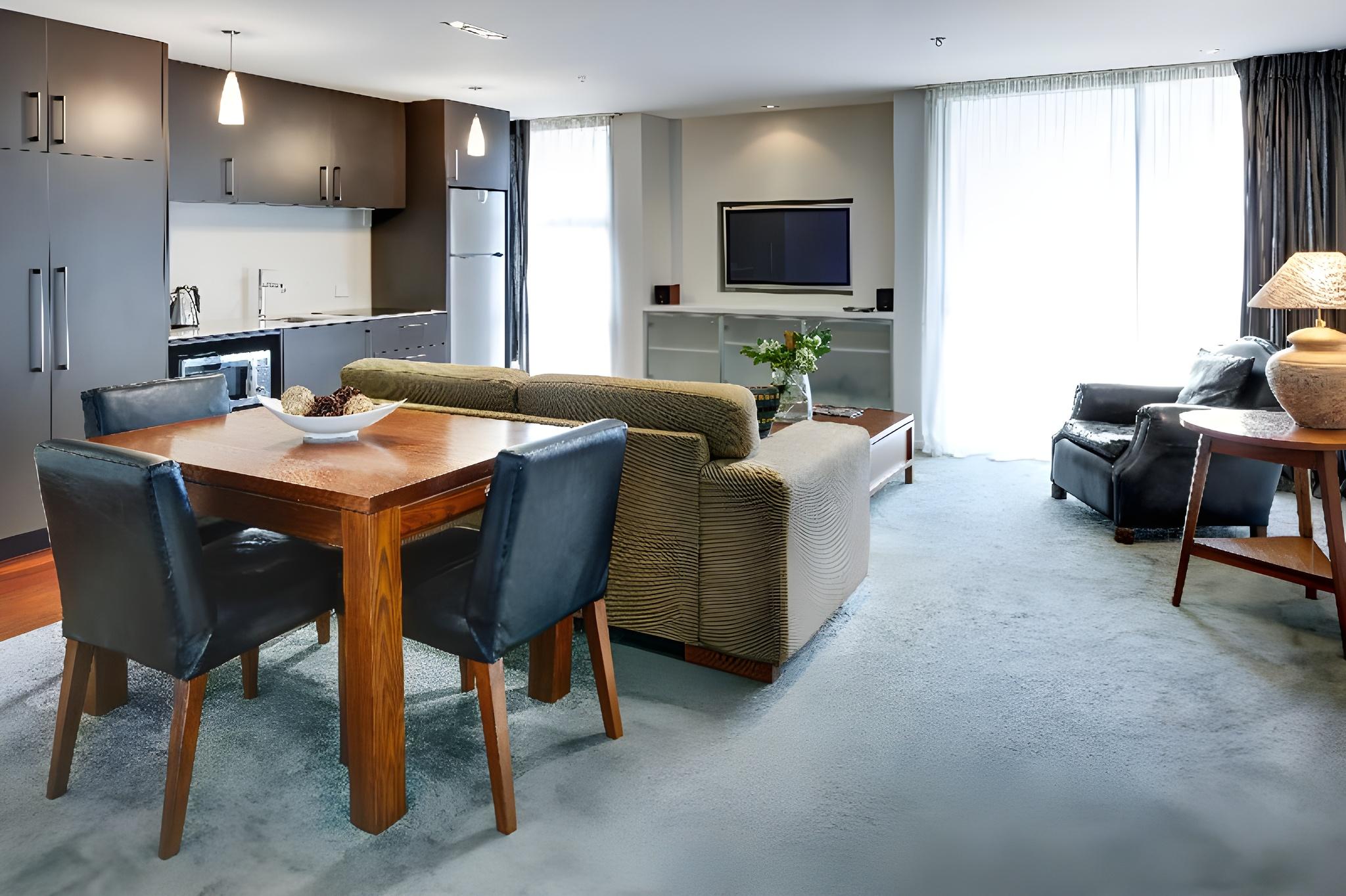 Suite, Apartment