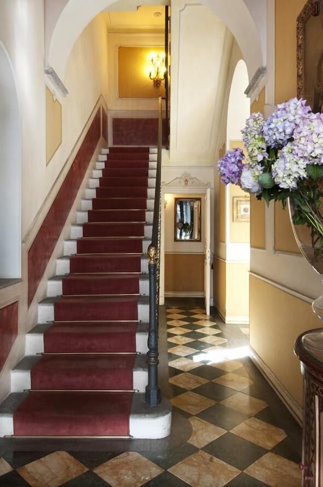 Petit Palais Hotel de Charme 10/95